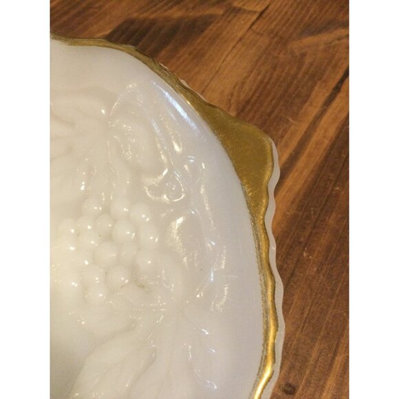 Anchor Hocking milk glass serving bowl fruit grapes white gold trim pedestal - Picture 4 of 11